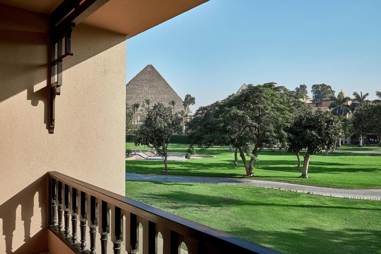 Marriott Mena House, Cairo Hotel Giza Bagian luar foto View of the Pyramids from the St. Regis