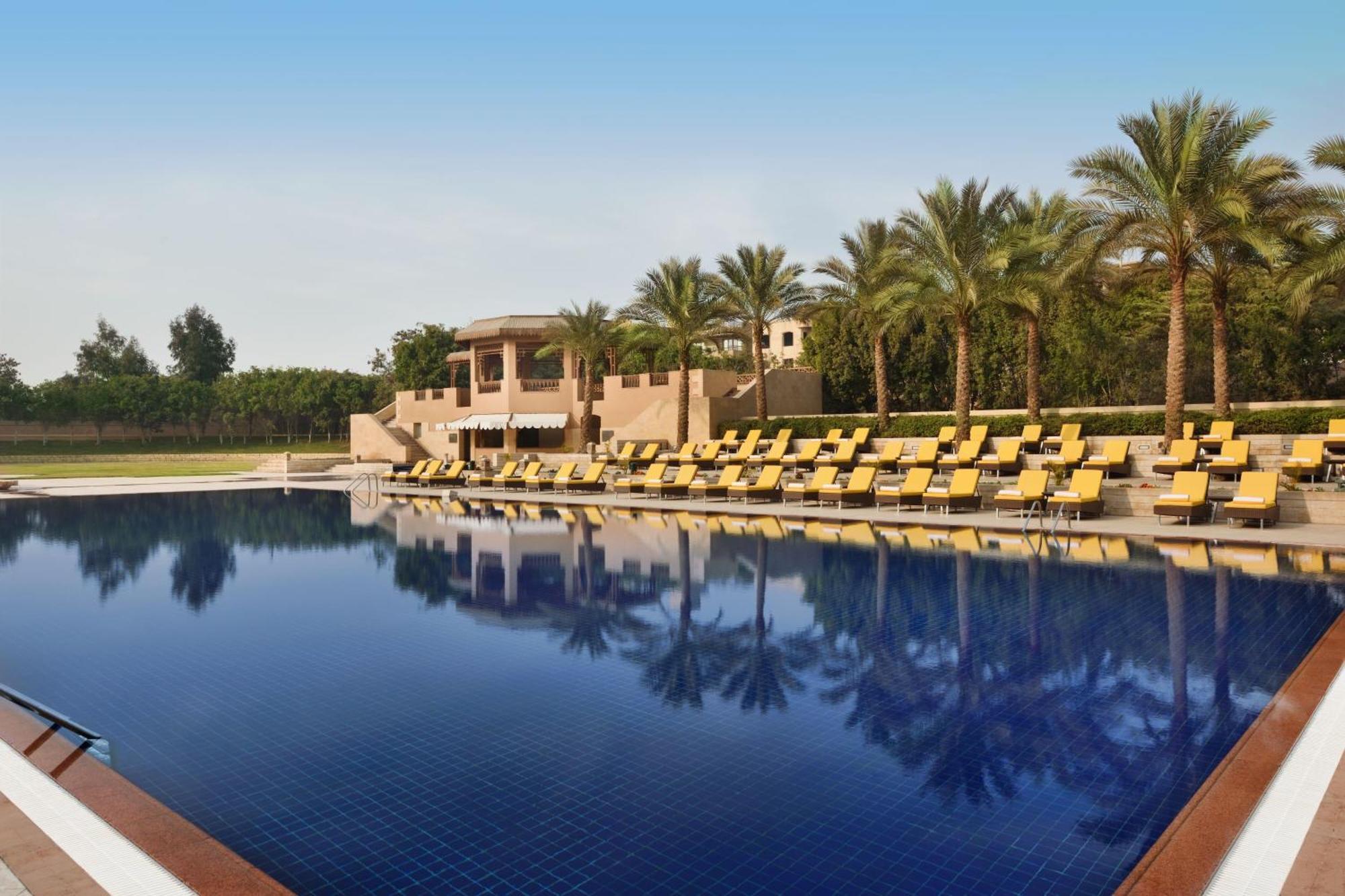 Marriott Mena House, Cairo Hotel Giza Bagian luar foto The pool at the One & Only Royal Mirage