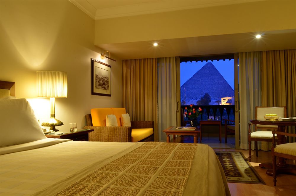 Marriott Mena House, Cairo Hotel Giza Bagian luar foto A room at the hotel