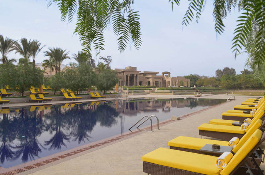 Marriott Mena House, Cairo Hotel Giza Bagian luar foto The swimming pool at the Four Seasons Hotel in Marrakech